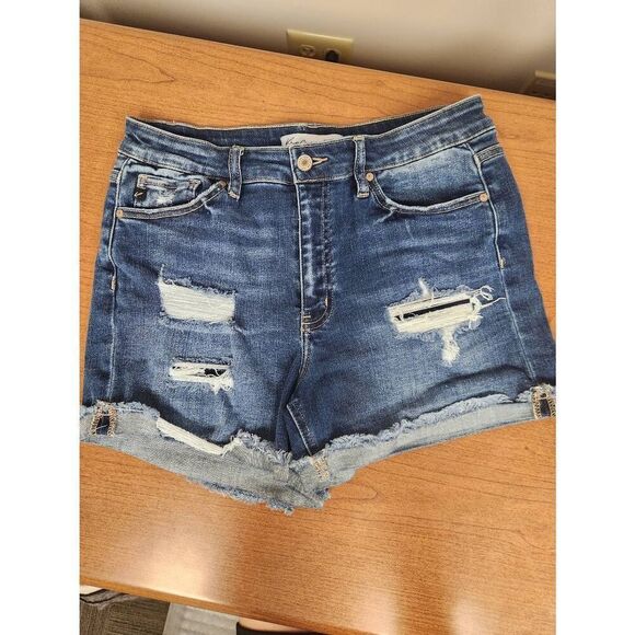 Kancan 29 high rise denim shorts. Measures approx 30 waist, 4 inseam and 11 rise - Picture 1 of 8